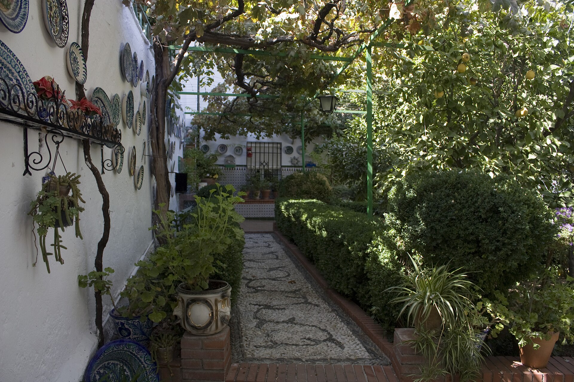 Planted carmen patio in the Albaicín